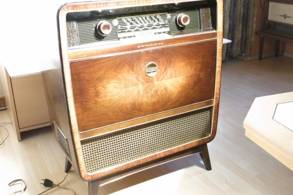 Grundig Musikschrank 7050
